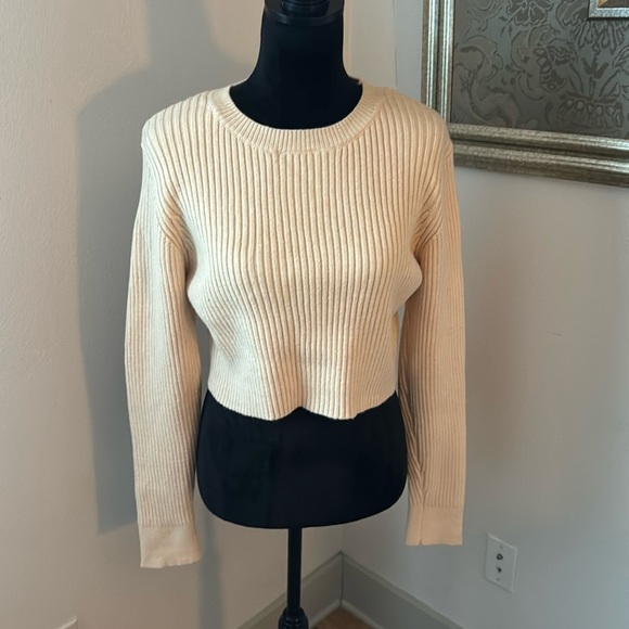 Pink Lily Sweaters - Pink Lily ribbed cream cropped crewneck women’s sweater Sz M